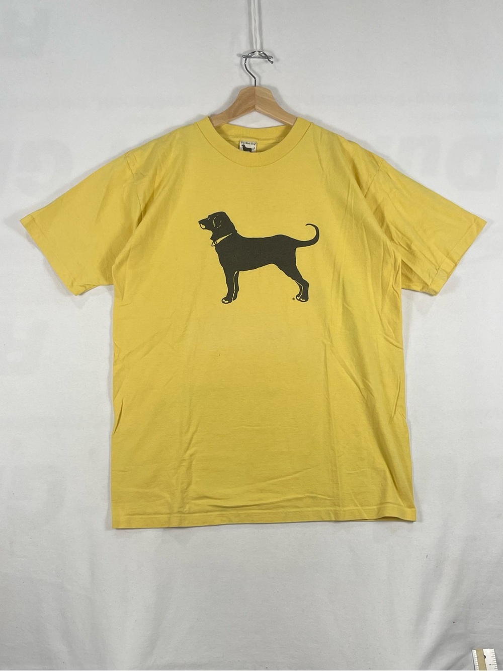 Vintage Y2K 2002 The Black Dog Martha's Vineyard Yellow T shirt Made in USA Sz L